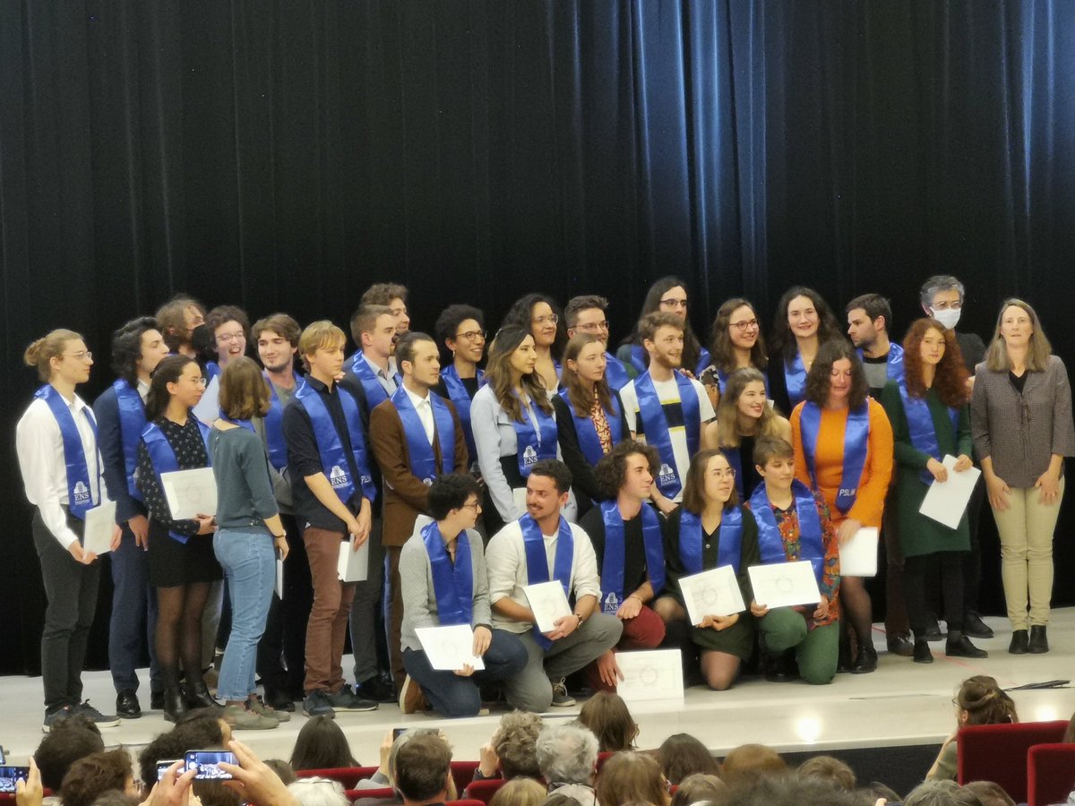 Biologie ENS (@biologie_ens) on Twitter photo 👩🎓👨🎓 Événement très attendu, la cérémonie de remise des diplômes 2022 <a href="/ENS_ULM/">École normale supérieure | PSL</a> a lieu ce soir ! 39 biologistes à l'honneur, que nous avons accompagné.es 3 à 6 ans et sommes fiers de voir partir poursuivre leurs projets 👏 #BioENSEvent #BioENSAlumni 👩🎓👨🎓 Événement très attendu, la cérémonie de remise des diplômes 2022 <a href="/ENS_ULM/">École normale supérieure | PSL</a> a lieu ce soir ! 39 biologistes à l'honneur, que nous avons accompagné.es 3 à 6 ans et sommes fiers de voir partir poursuivre leurs projets 👏 #BioENSEvent #BioENSAlumni