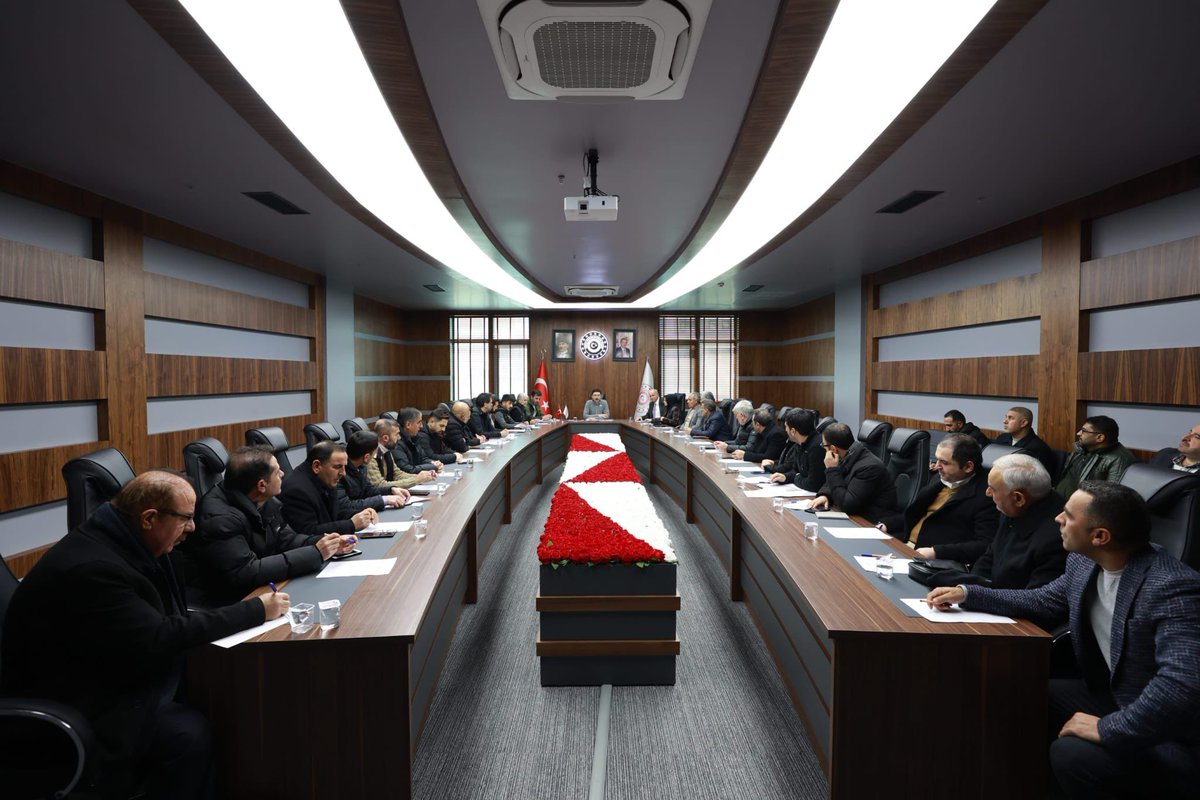 Bingöl valiliğinin koordinesinde gerçekleşen programa dernek başkan vekilimiz Selahattin Akça katıldı. Programda dempremzedelere yapılan yardımlar ve çalışmalar değerlendirildi
#bingölAFETbölgesiilanedilsin