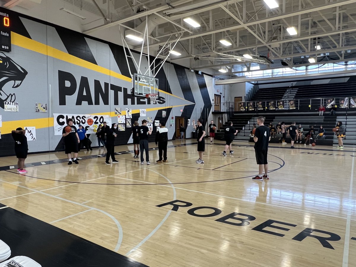 Without a doubt, my favorite event with ⁦<a href="/DPS61Decatur/">Decatur Public Schools</a>⁩ is the Life Skills Basketball game! ⁦<a href="/JeffDase/">Jeff Dase</a>⁩ ⁦<a href="/ChristelleH87/">Christelle Harding</a>⁩ ⁦<a href="/SuptDPS61/">Dr. Rochelle Clark</a>⁩