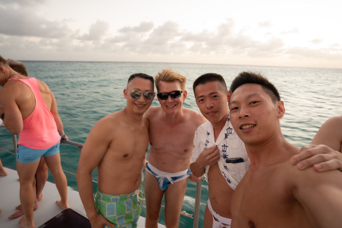 AnimalChen's tweet photo. Met some new friends in Aruba❤️ https://t.co/yZJgiytxYY