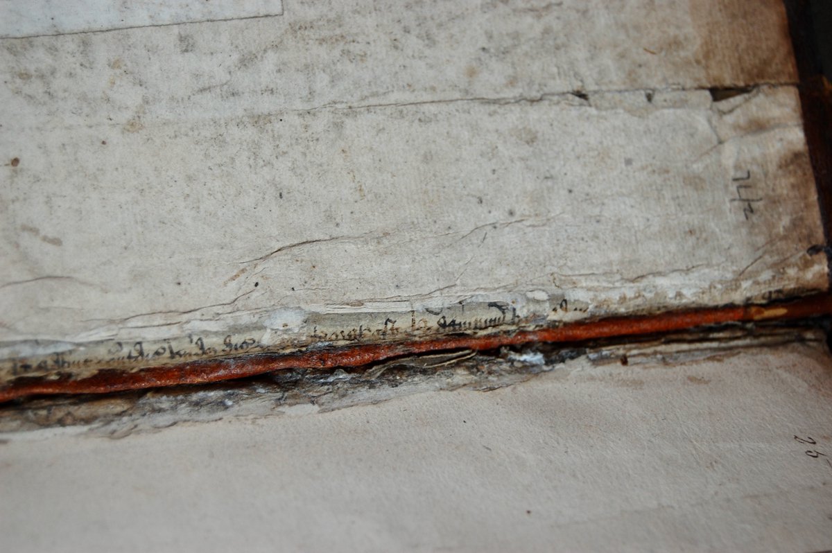 _RHCollection's tweet image. It&apos;s #FragmentFriday! Remember that 1640 Jonson 1640? (link below) In addition to everything else, it has this lovely #bindingwaste, barely visible! Even more to come on this folio in the future, as I&apos;ve had a chance to reexamine it...