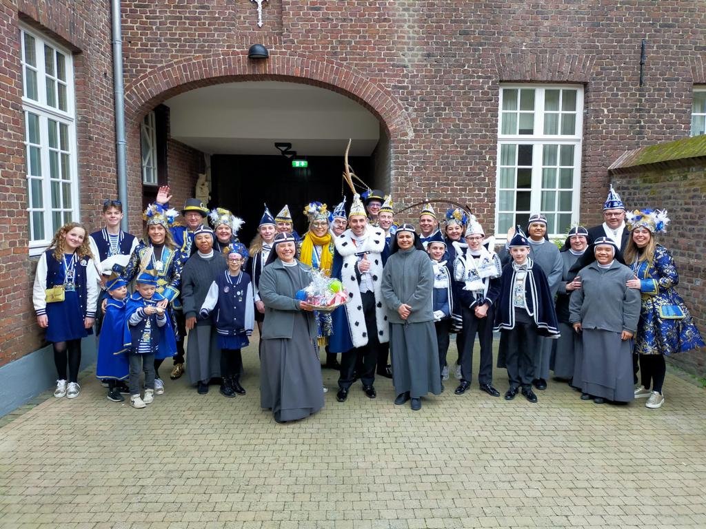 birgittinessen's tweet photo. Wij wensen u mooie en gezellige carnavalsdagen toe! https://t.co/SbcNPB6Hdy