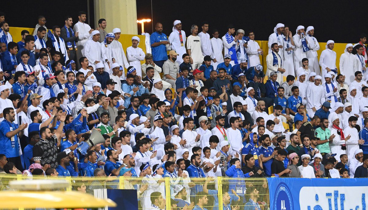 Amer_Abdulla's tweet photo. في عطلة نهاية الاسبوع 
الامبراطور يقفز الى المركز الثاني بعد الفوز بالديربي بثنائية صنعها ليما 
جماهير الوصل حضور وتاثير وابهار

جماهير النصر تُشكر على حضورها ودورها 

الوصل حكاية العمر في دورينا والشمس التي لم تغب ولن تغيب  

عن جدارة يا وصل 

 #الوصل_النصر https://t.co/hMGDwGD8ub