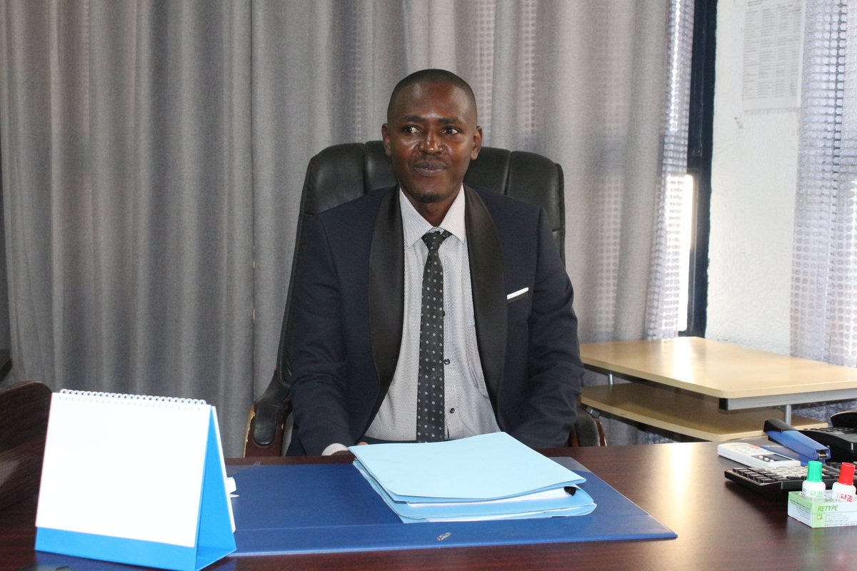 MFP_Burundi's tweet photo. Sous la supervision du Secrétaire Permanent du @GenreMinistere, une séance de remise et reprise a été effectuée entre la Directrice Générale a.i sortante de la @MFP_Burundi Dr. @UWINEZAMarieNoe et le nouveau Directeur Général Dr. @NYANDWIRamadhan ce 17 fév. 2023.
@BurundiGov https://t.co/tku5q40A0g