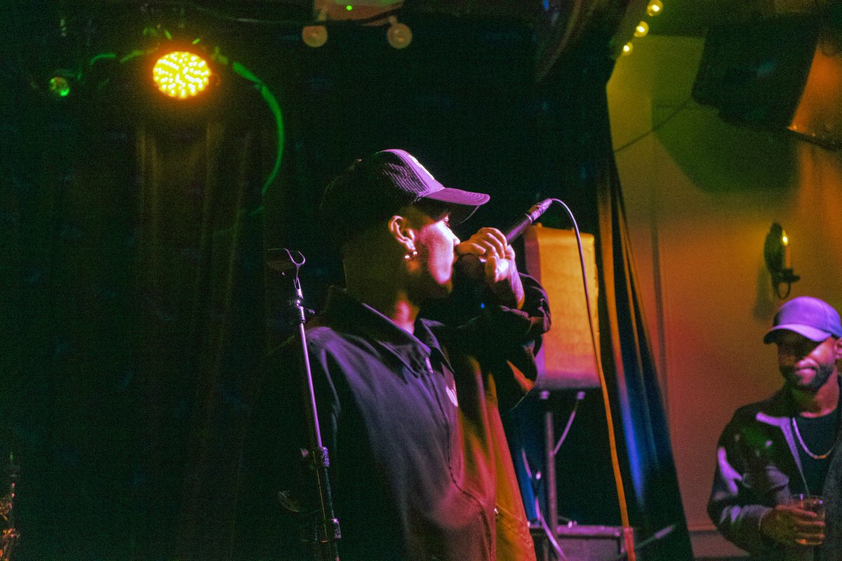 Desi_sal's tweet photo. I know it’s been a while, but to catch you up..

-I graduated🎓
-I moved to the big city NYC🍎
-Got into photography 📸

And am trying my best LOL .. 

here’s some pics I took at my first performance shoot. https://t.co/l0GHhnjLpP