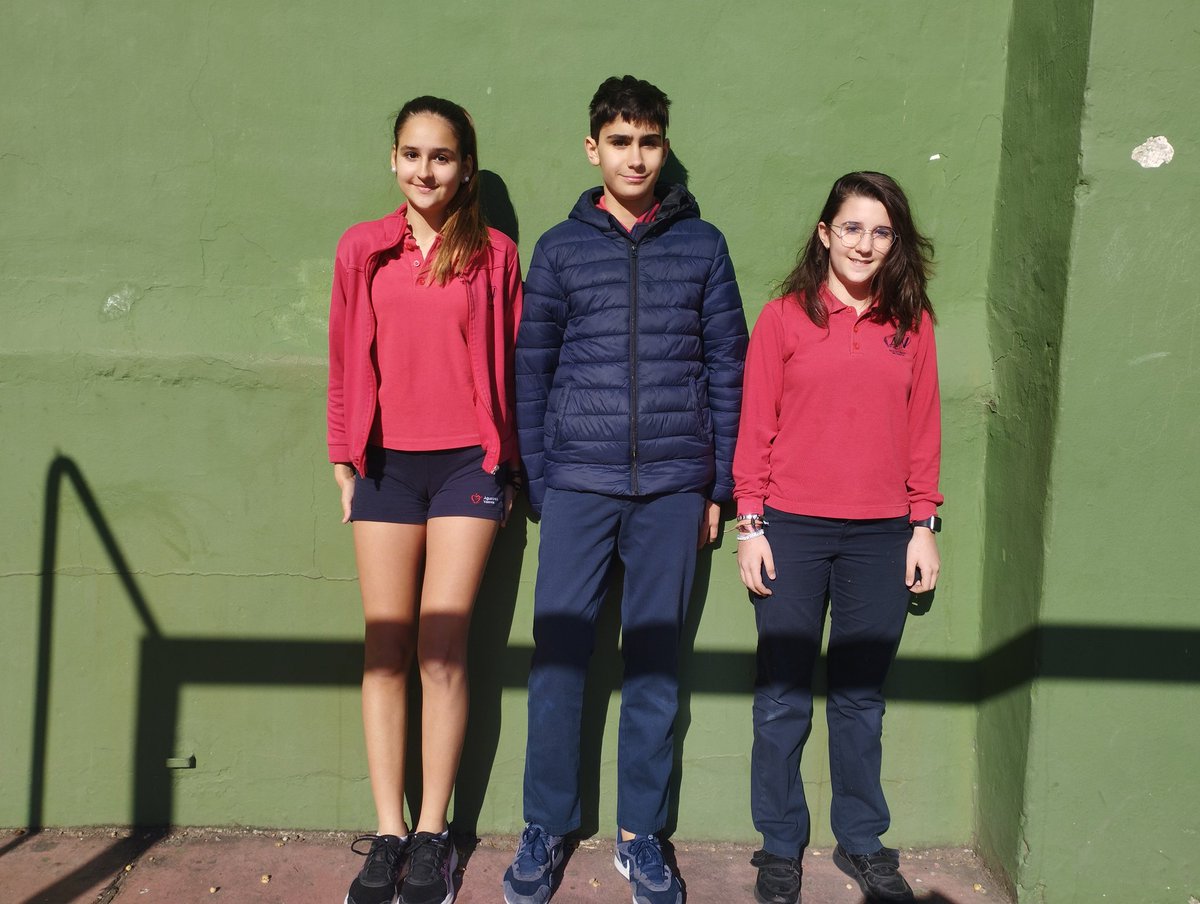 agustinosvlc1's tweet photo. Nos ayudan a que luces, ordenadores y proyectores queden apagados al final de las clases, se preocupan de que las aulas estén lo más limpias posible, colaboran en la separación de #residuos y en la disminución del ruido ambiental.
Estos son algunos de nuestros #ecodelegados https://t.co/Lucs9v3axw