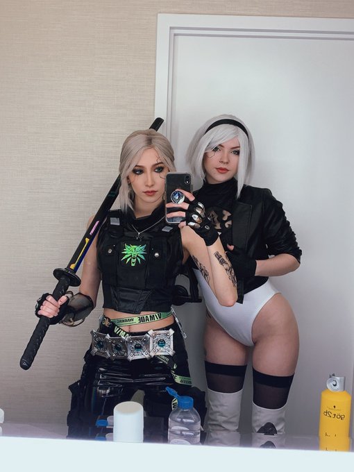 1 pic. Cyberpunk Ciri and 2b! Be down in a sec #cyberpunkciri #2bcosplay #cyberpunkcosplay https://t