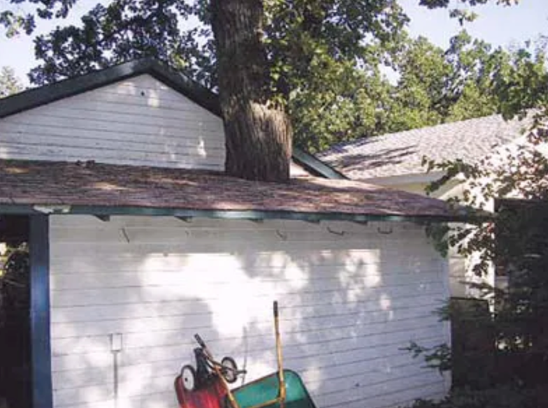 DuraventGroup's tweet photo. #BadBuildFriday Introducing the new #Duraventgroup tree vent! We aren't exactly sure how it works so do not call our customer service team. #LOL #TGIF #badbuild😅 https://t.co/OWjMLFx1G0