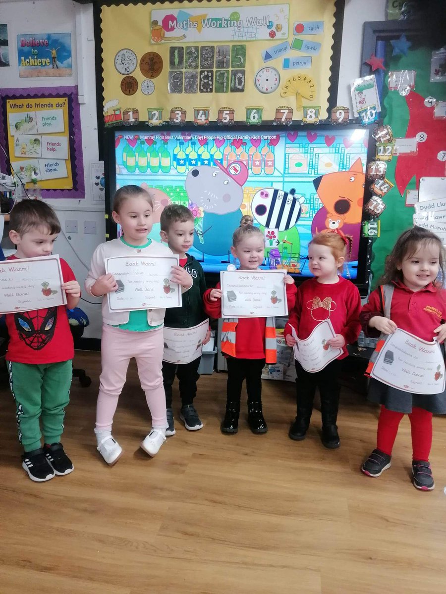 PDCS_EYandRec's tweet photo. Mrs James is super proud of our 'Darllen Ser' this week! These little learners have a love for reading and stories!
#readingstars
@HeadPdcs https://t.co/w4TFVladjy