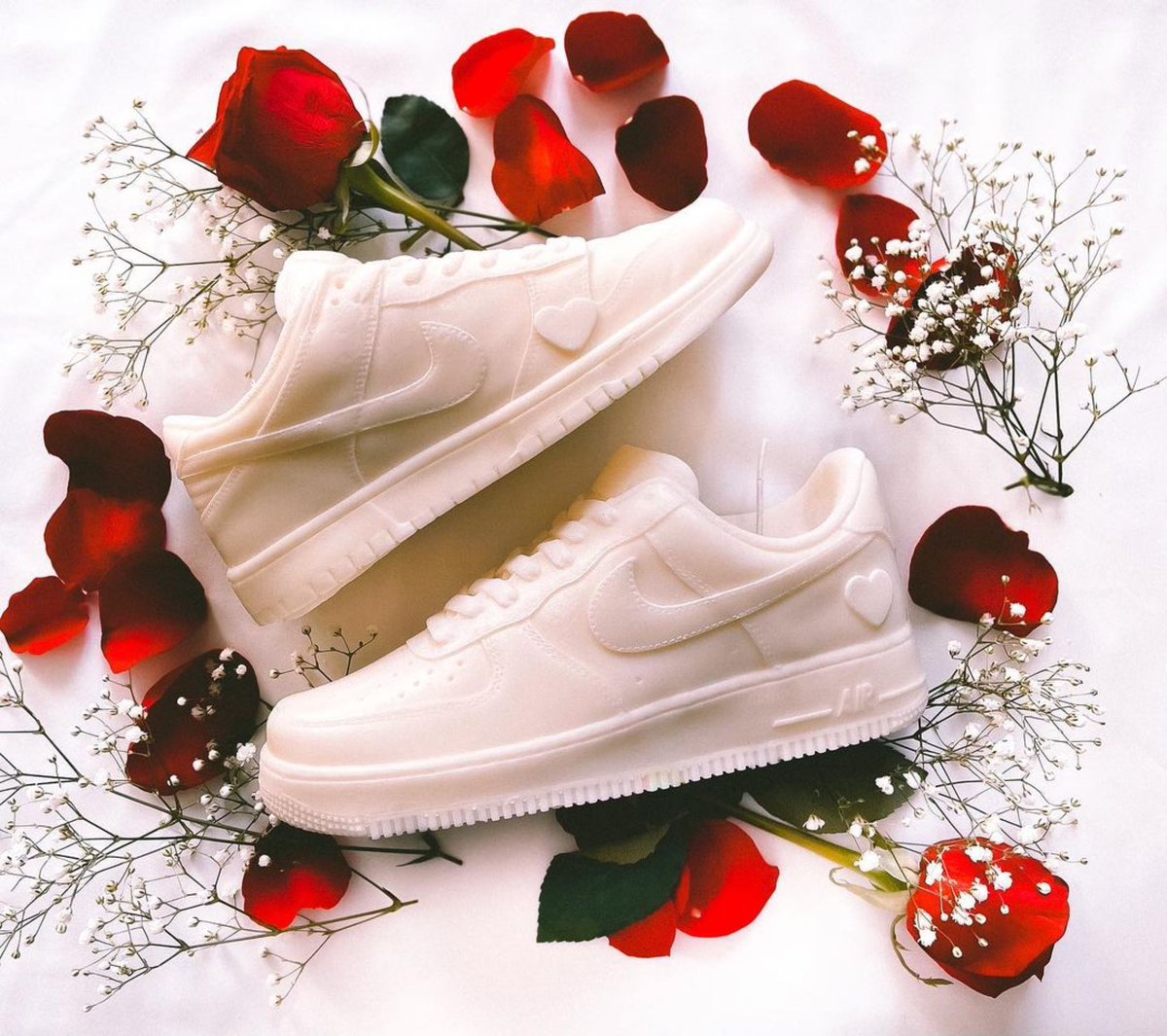 akeru_co's tweet photo. We Re-stocked our AF1 &amp; SB valentine edition candles 🕯️ 

Buy here: https://t.co/xsoA3ydvnb https://t.co/0ZYNTafhgS