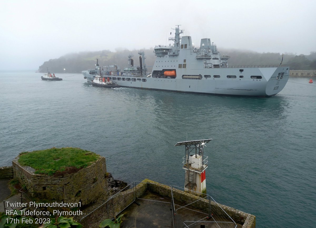 PlymouthDevon1's tweet photo. Pt 2/2: 🇬🇧 RFA Tideforce (A139) outbound from Devonport Plymouth this afternoon, assisted by tugs. #Plymouth #A139 #SDAdept #BritainsOceanCity #RFATideforce #Tideforce #RFA #Devonport @RFATideforce #SDPowerful #SDCareful #Serco https://t.co/ALTPxm8Bwy
