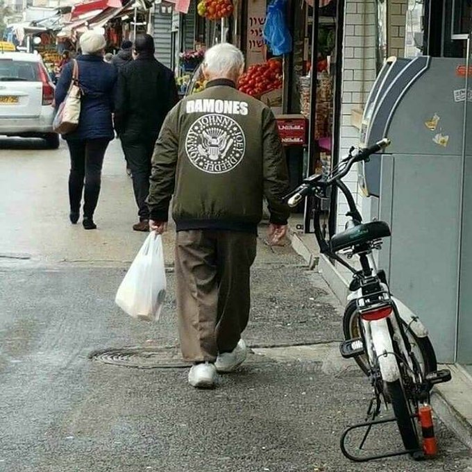 PunKandStuff's tweet photo. #PunkForLife https://t.co/rGQe7JMirn