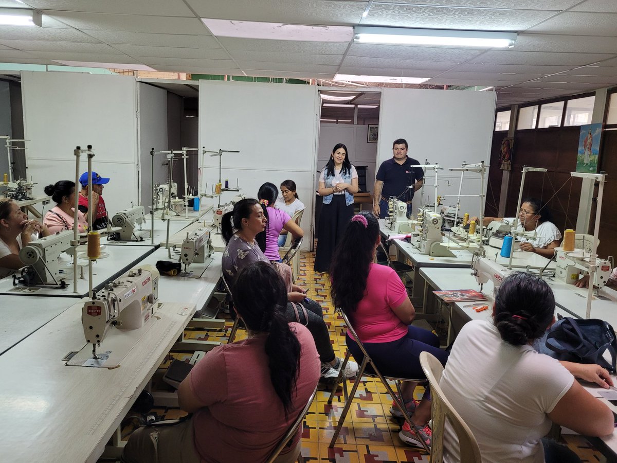 maraleja762's tweet photo. Acompañamiento convenio @Fusinger1 capacitación y fortalecimiento de hogares vulnerables para generación de empleo, mano de obra calificada y generación de ingresos. En 2 sedes diferentes de la ciudad de #Ibague; Institución Carlos Lleras y Hogar Sagrado Corazón @ProsperidadCol https://t.co/UHKE6837Ye