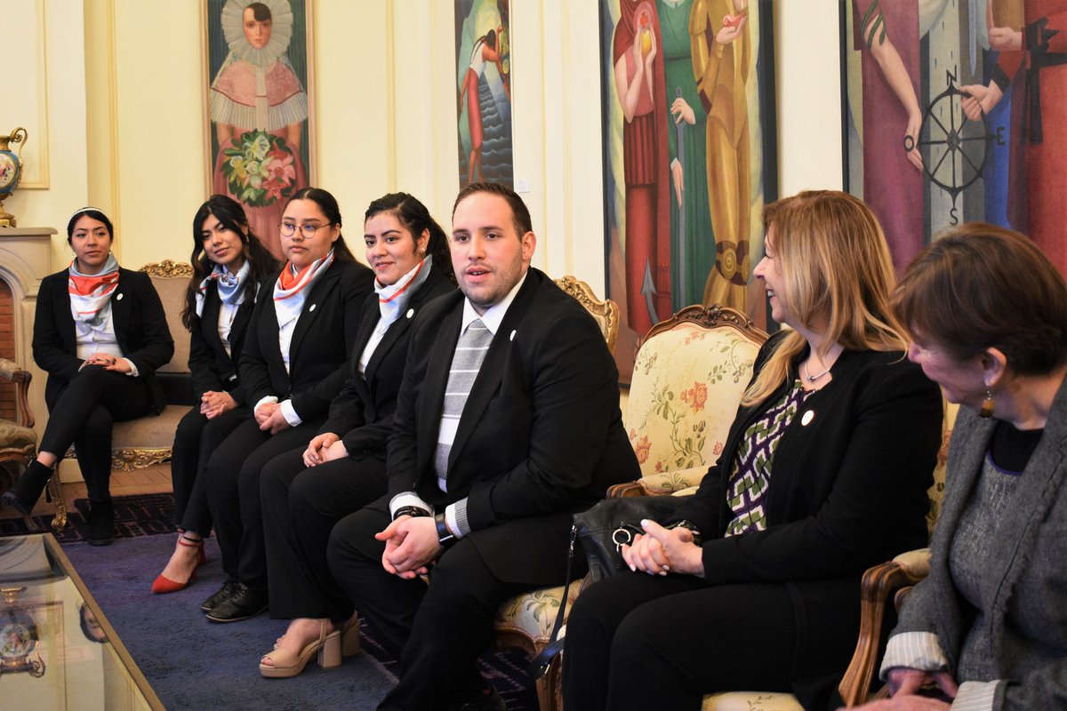 bjc_agua's tweet photo. J'ai eu le plaisir de rencontrer les boursiers 🇲🇽 de la #FundationTurquois qui, après un semestre de formation et de belles expériences, rentrent au Mexique 🇲🇽 avec beaucoup de connaissances et de nouvelles techniques à appliquer dans le domaine de la gastronomie. https://t.co/GV2LslzxGv
