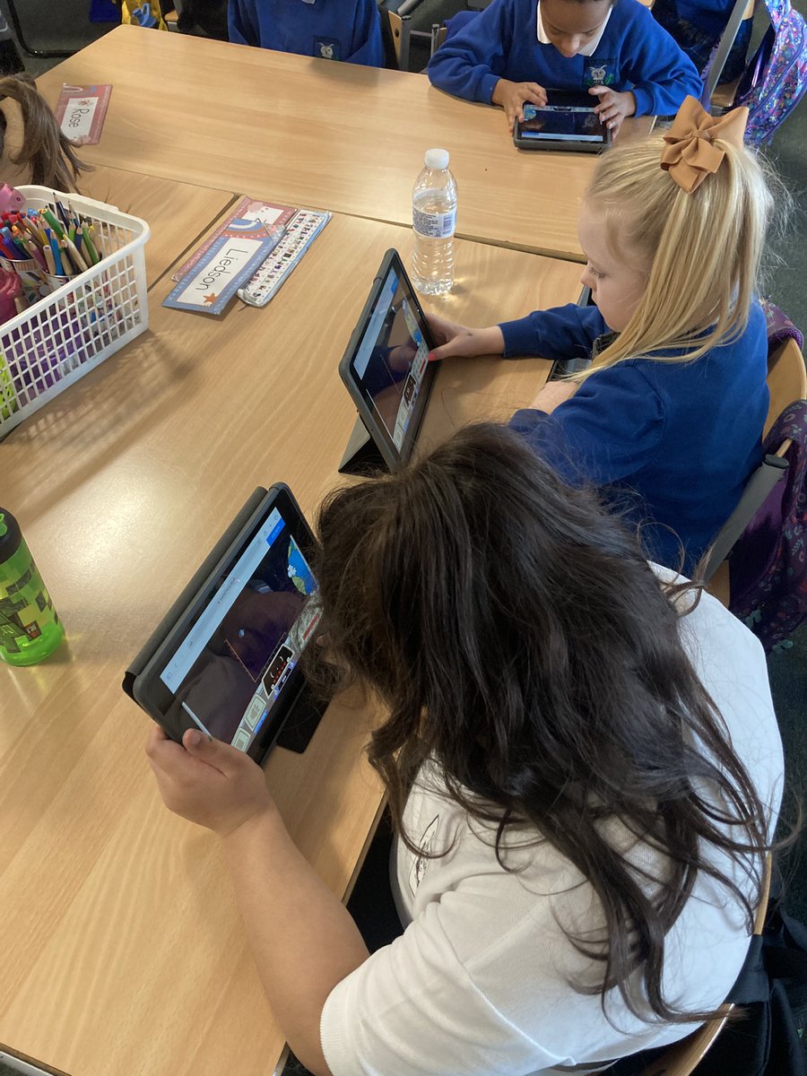 MissH_Saracen's tweet image. Working hard to identify and plot points on coordinate grids @saracenprimary #coordinates #maths