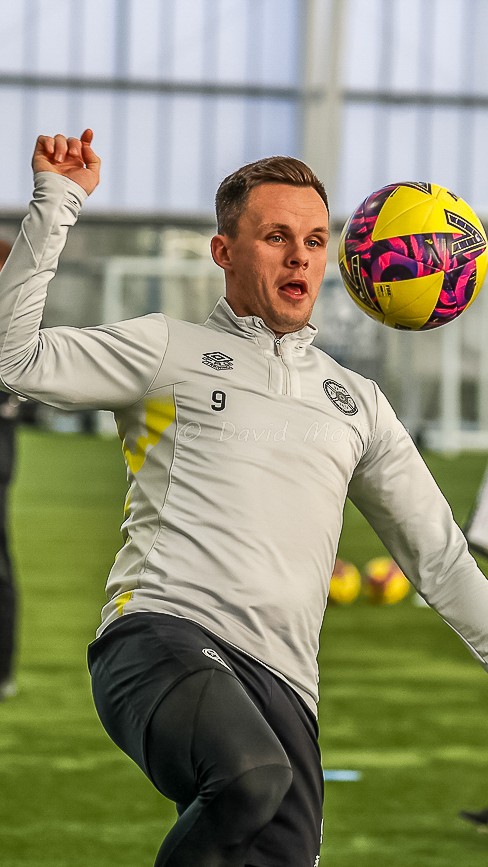 DavidMollison's tweet photo. Hearts train ahead of Sundays match at Motherwell #heartofmidlothianfc #joshginelly #lawrenceshankland #peterharing https://t.co/KgU33n96Ld