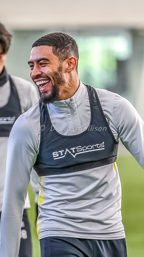 DavidMollison's tweet photo. Hearts train ahead of Sundays match at Motherwell #heartofmidlothianfc #joshginelly #lawrenceshankland #peterharing https://t.co/KgU33n96Ld