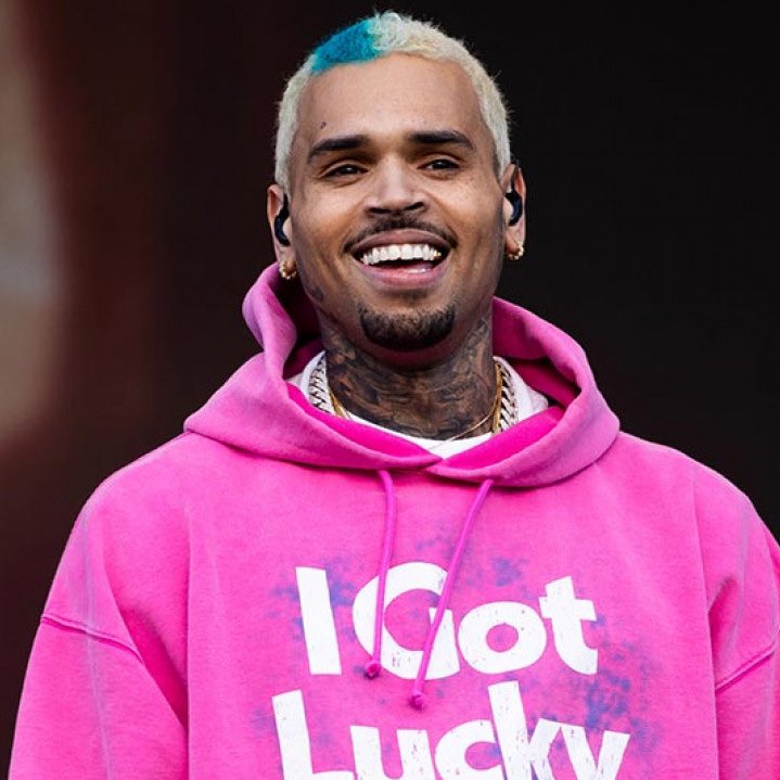 PopTingz's tweet photo. Chris Brown responds to backlash following the announcement of his collaboration with Chlöe:

“IF YALL STILL HATE ME FOR A MISTAKE I MADE AS A 17 year old please kiss my whole entire ass!” https://t.co/UBw3TQ8EnW