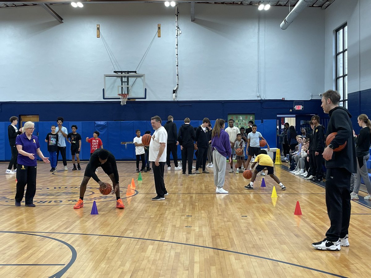 Strhoops tweet media