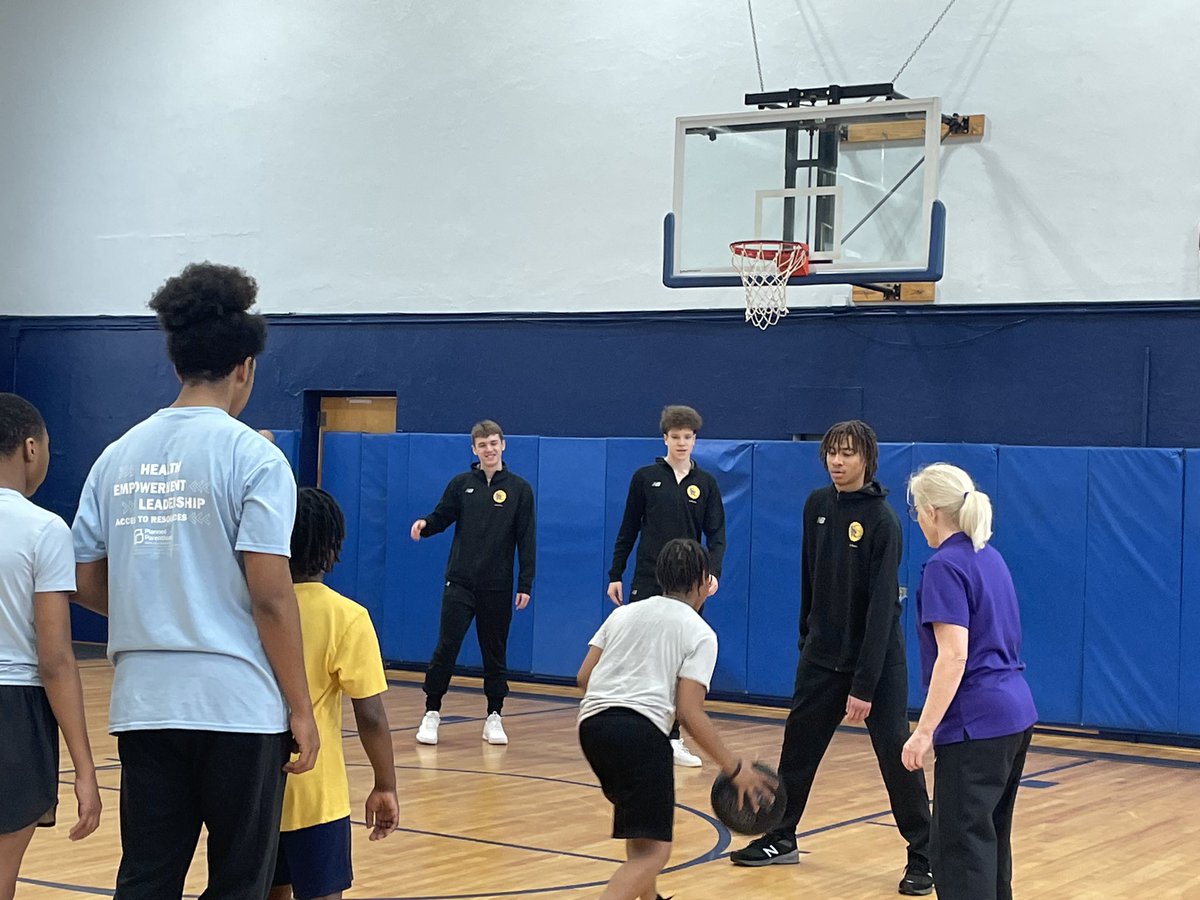 Strhoops tweet media