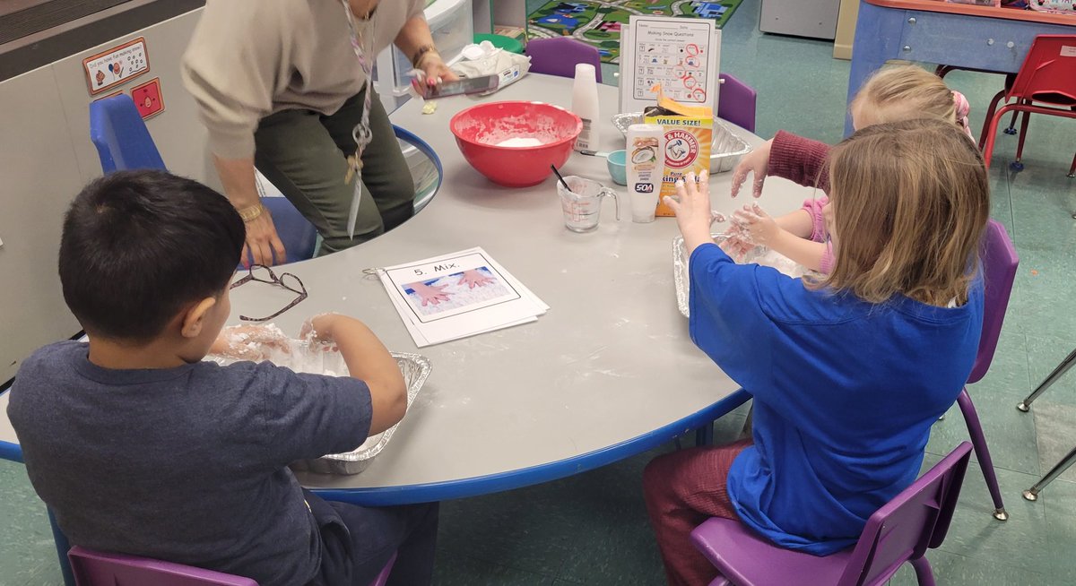 Ariammd's tweet image. When nature doesn't bring you snow, you make it! Mrs. McBride does an incredible job exciting her integrated students with hands on activities. 🤩❄️  #CreativeCurriculum #PreKSTEM @tplotts