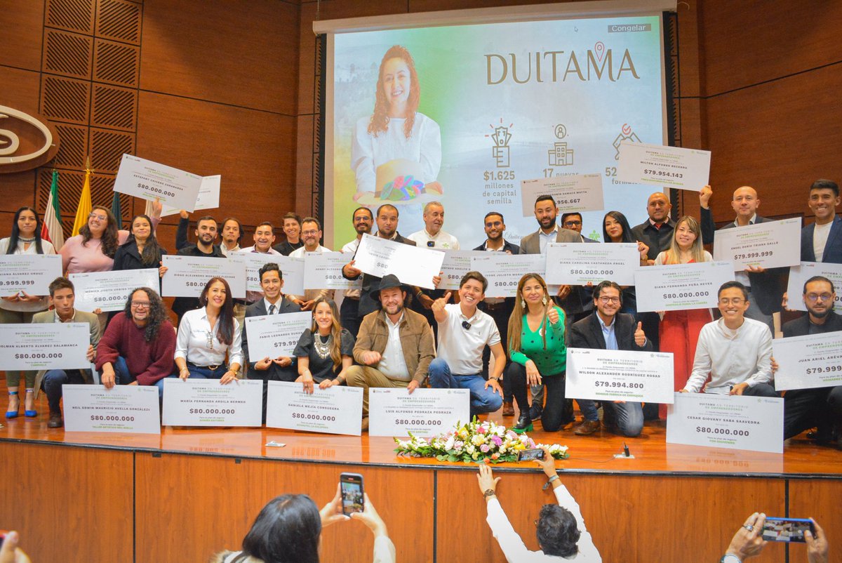 DavidOrteGomez's tweet photo. Entregamos 3.125 millones de pesos para #emprendimiento. La inversión más grande en la historia de Duitama 1/3) https://t.co/CpltmtmhJT