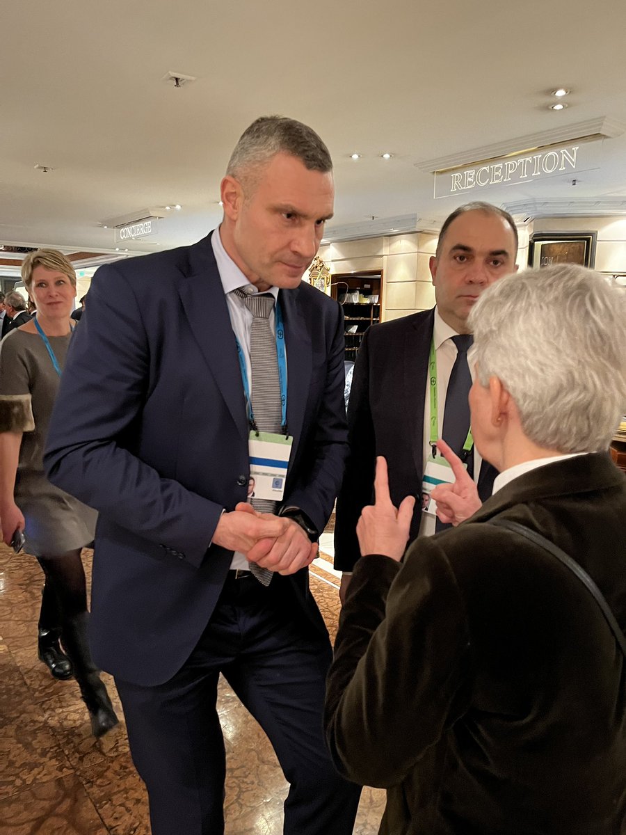 JuanReichart's tweet photo. Dieser Frau hört er genau zu.

@MAStrackZi 
@Vitaliy_Klychko 
#MSC2023 
@BR24 https://t.co/oJni5lzPWi
