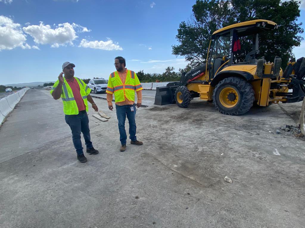 actprgov's tweet photo. Visita del Director Ejecutivo de la ACT para inspeccionar los trabajos en el Proyecto de Rehabilitación del Pavimento y Mejoras a la Seguridad, de la Carretera PR-2, Kilómetros: 185.80 a 195.00 Municipios: Sabana Grande-Guánica @fortalezapr https://t.co/Uag0NgvNc7