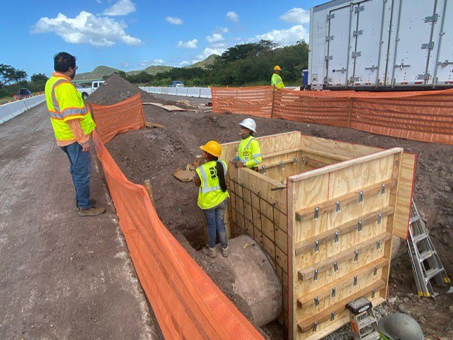 actprgov's tweet photo. Visita del Director Ejecutivo de la ACT para inspeccionar los trabajos en el Proyecto de Rehabilitación del Pavimento y Mejoras a la Seguridad, de la Carretera PR-2, Kilómetros: 185.80 a 195.00 Municipios: Sabana Grande-Guánica @fortalezapr https://t.co/Uag0NgvNc7