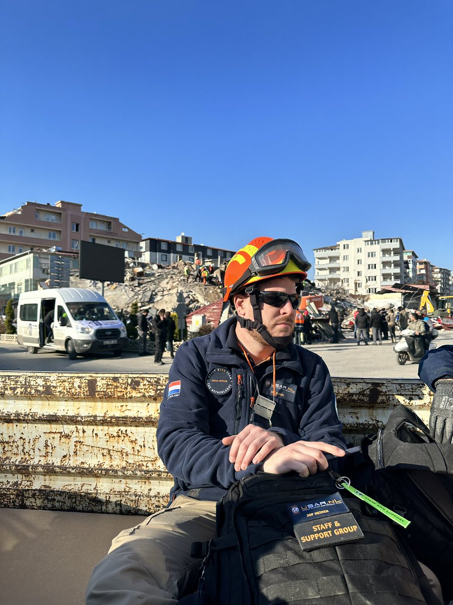 Jop_H's tweet photo. Thuis. Met een hoofd vol van indrukken en ervaringen met @USARNL die ik nooit meer ga vergeten. Blij om weer hier te zijn, maar verdrietig om zoveel mensen die zo keihard zijn geraakt door deze aardbeving. Onvoorstelbaar.. https://t.co/SX4lAIwmme