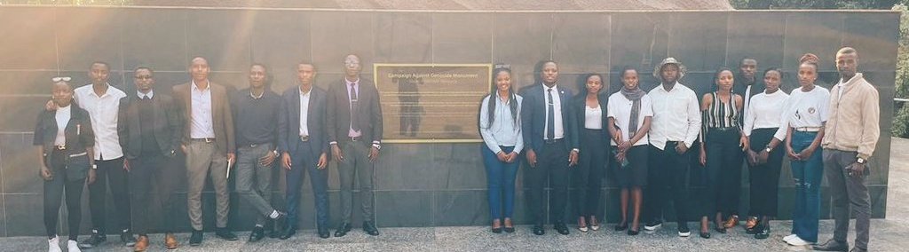 DusafWestern's tweet photo. Kuri uyu wa 17/02 guverineri w'intara y'iburengerazuba muri @DUSAF12  @BasemeElysee yifatanyije n'abanyeshuri biga muri @UR_Huye  bakomoka mu karere ka #Muhanga basura urwibutso rwa gisozi banasura igicumbi cy'amateka yo guhagarika jenoside (600 soldiers). @HabitegekoFran1 https://t.co/ogGFfJXxlw