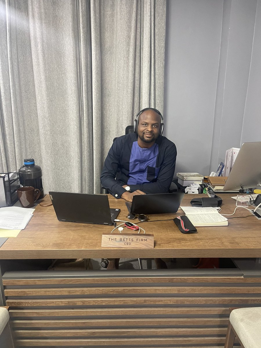 kibobofred's tweet photo. A day in the life of Alfred......18 hour work days.....Phewww
.
.
#Grateful ๐๐พ #TheHustle #HardworkingProfessional #Delivery ๐๐พ #CrazyTable #Hydrate ๐ง๐ป๐๐ง https://t.co/df43VRbGEq