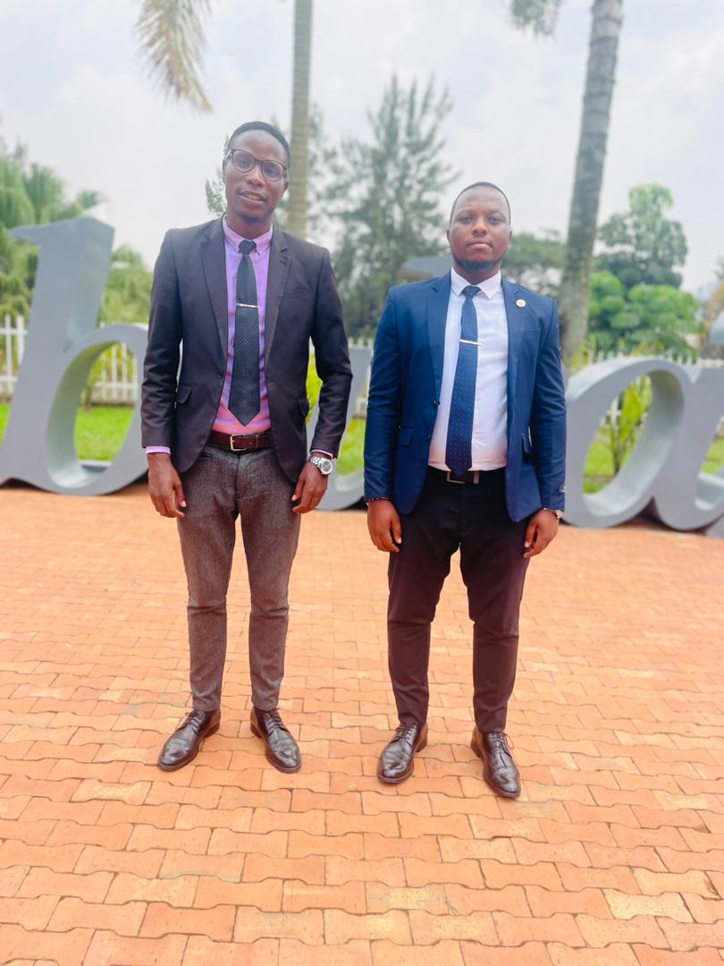 DusafWestern's tweet photo. Kuri uyu wa 17/02 guverineri w'intara y'iburengerazuba muri @DUSAF12  @BasemeElysee yifatanyije n'abanyeshuri biga muri @UR_Huye  bakomoka mu karere ka #Muhanga basura urwibutso rwa gisozi banasura igicumbi cy'amateka yo guhagarika jenoside (600 soldiers). @HabitegekoFran1 https://t.co/ogGFfJXxlw