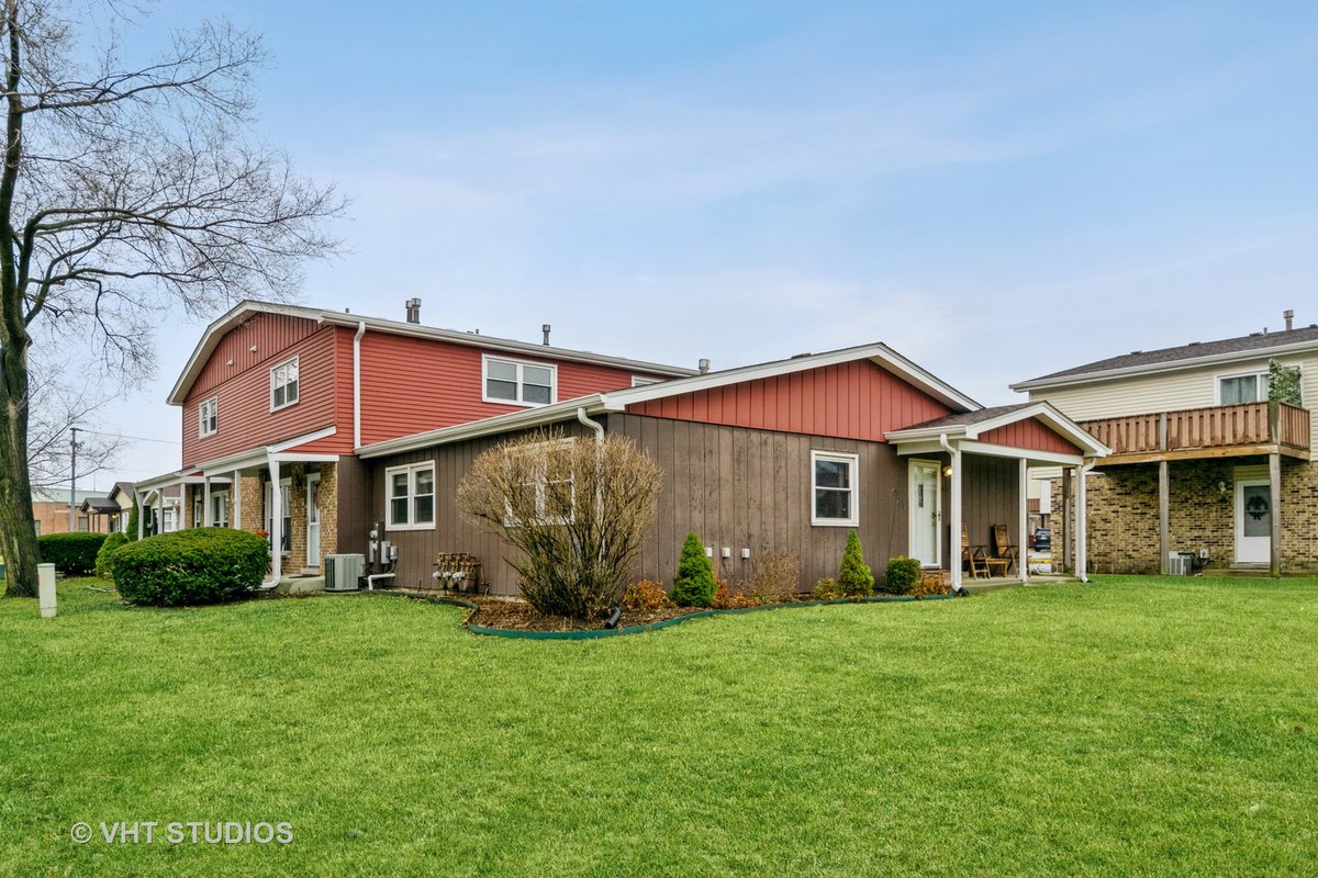 Realtor_Erwin's tweet photo. See a virtual tour of my listing on 19506 115th Avenue # A #Mokena #IL  #realestate https://t.co/y5F4VVQBd4 https://t.co/bmf5ICiD05
