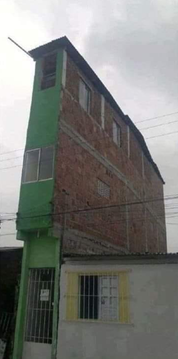 B8Nate's tweet photo. whose bitchass built my house ong https://t.co/F127pmU5Cd
