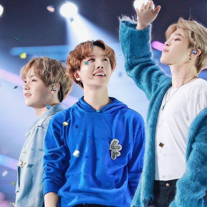 smileyoonmin's tweet photo. Happy Hobi Day ❤💕💗❤💕💗❤💗
Que seja um dia tão especial quanto o nosso solzinho é para as nossas vidas 🥺🥺 Amamos você pitico ❤❤❤❤ https://t.co/8eM4zDmQvq
