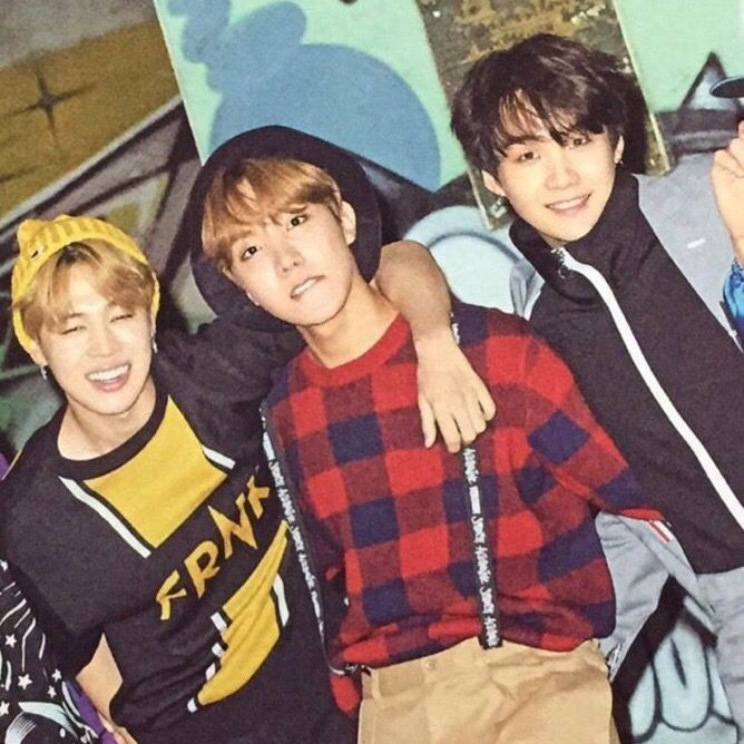 smileyoonmin's tweet photo. Happy Hobi Day ❤💕💗❤💕💗❤💗
Que seja um dia tão especial quanto o nosso solzinho é para as nossas vidas 🥺🥺 Amamos você pitico ❤❤❤❤ https://t.co/8eM4zDmQvq