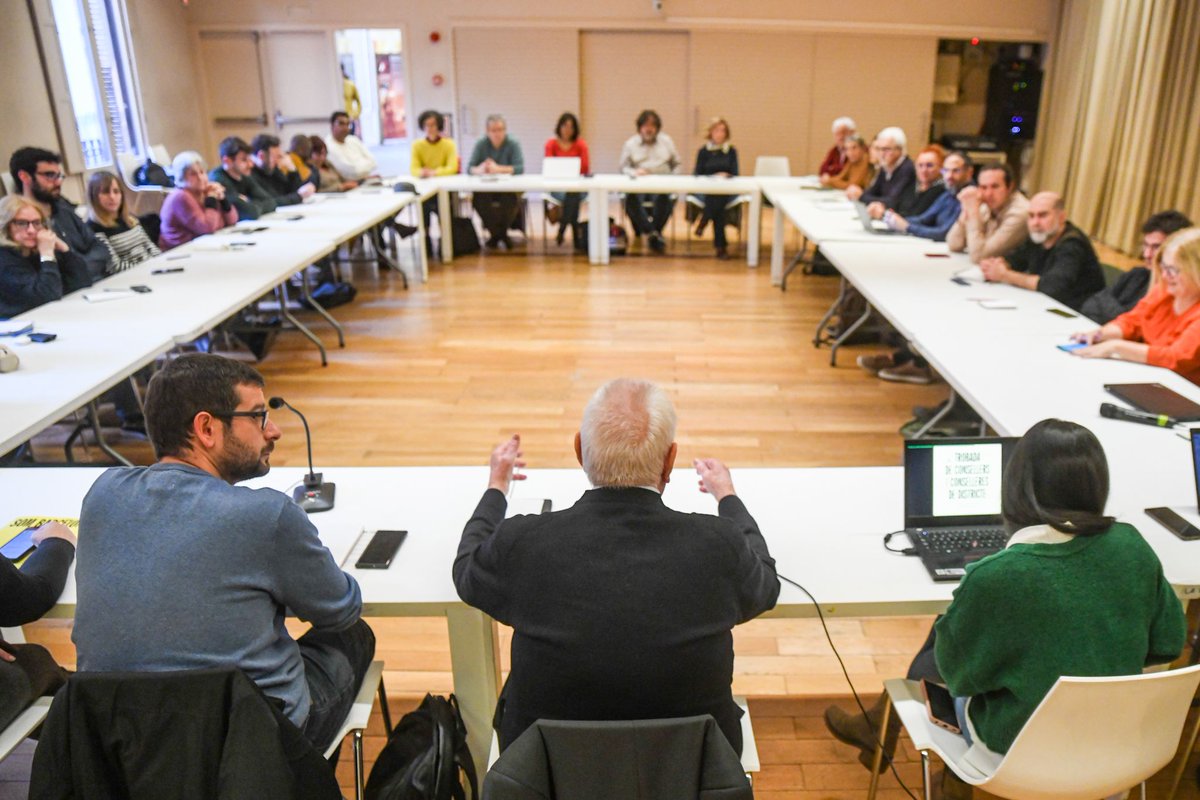 Avui hem fet balanç de la feina feta per <a href="/ERCbcn/">ERC Barcelona</a>  als 73 barris de la ciutat amb l'<a href="/ernestmaragall/">Ernest Maragall i Mira</a> i Consellers/es de Districte. El treball pam a pam i colze a colze amb veïns  contrasta amb massa projectes actuals allunyats de la realitat i necessitats dels barris #SomBARCELONA