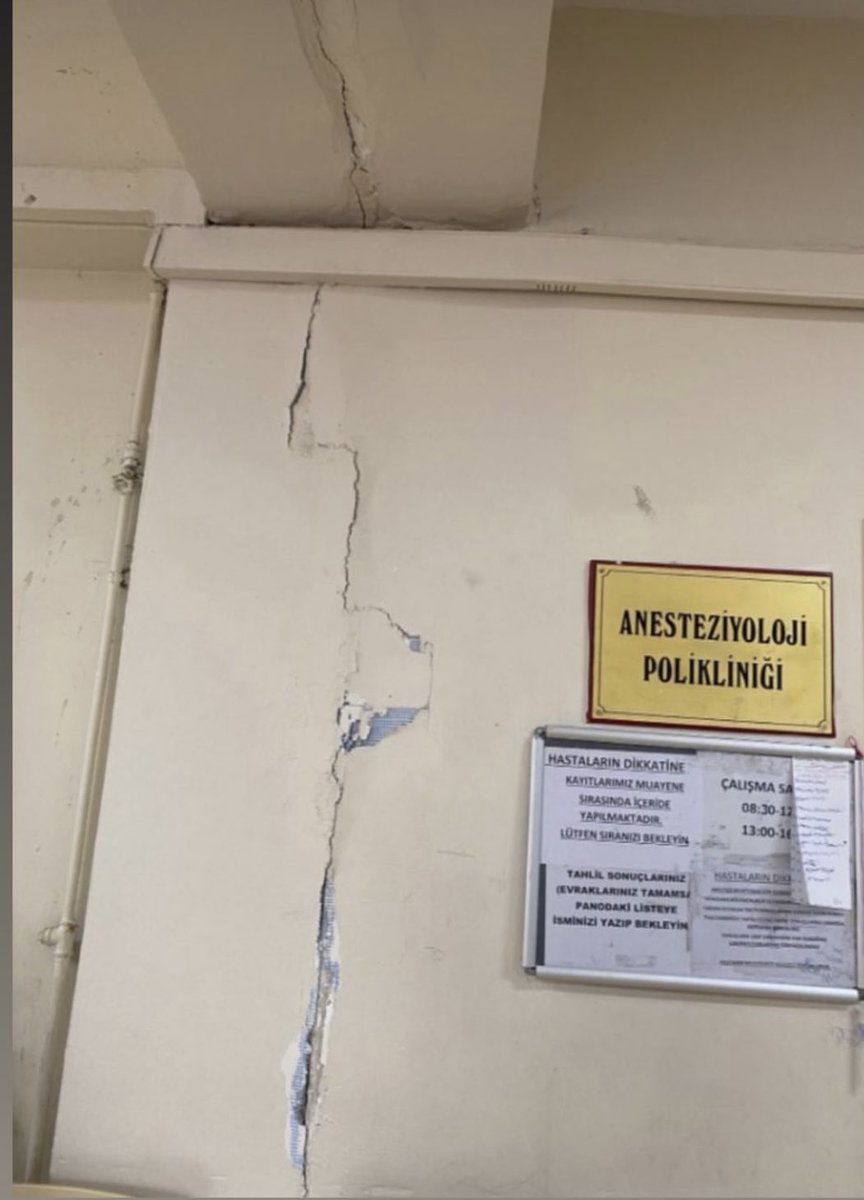 MerveSnpl's tweet photo. #CerrahpaşaMezarOlmasın 
Ders çıkarılması için daha ne olması lazım? https://t.co/DKOX9tyjyu