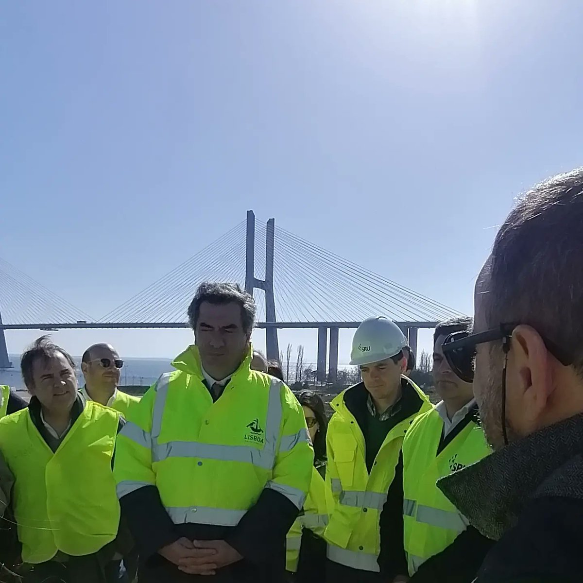 pan_lisboa's tweet photo. Fomos em "peregrinação" visitar o local da obra para a Jornada Mundial da Juventude. A @camara_municipal_lisboa vai comparticipar com 35M €, dos quais 10M extinguem-se com o evento e 25M ficam para a cidade, segundo avançou @AnacoretaFilipe. Ainda assim não é nada pouco... https://t.co/XSqJCGzE8C