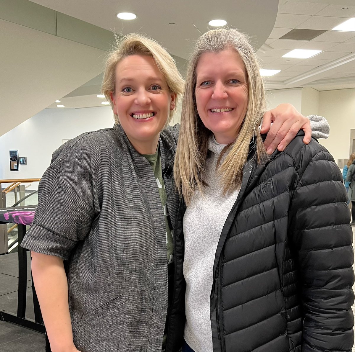 fior_m's tweet photo. So excited that I got to meet @dinnerwithjulie today!! Thank you again for inspiring my kid to get into the kitchen 😊 https://t.co/e8CZ2pXwGL