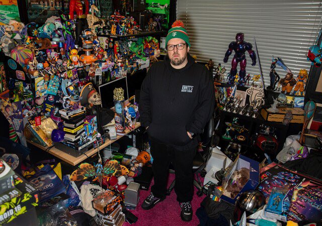 Proud to see an article on Washington Post about Mega64’s 20th anniversary. They came and took this terrifying photo of my office too