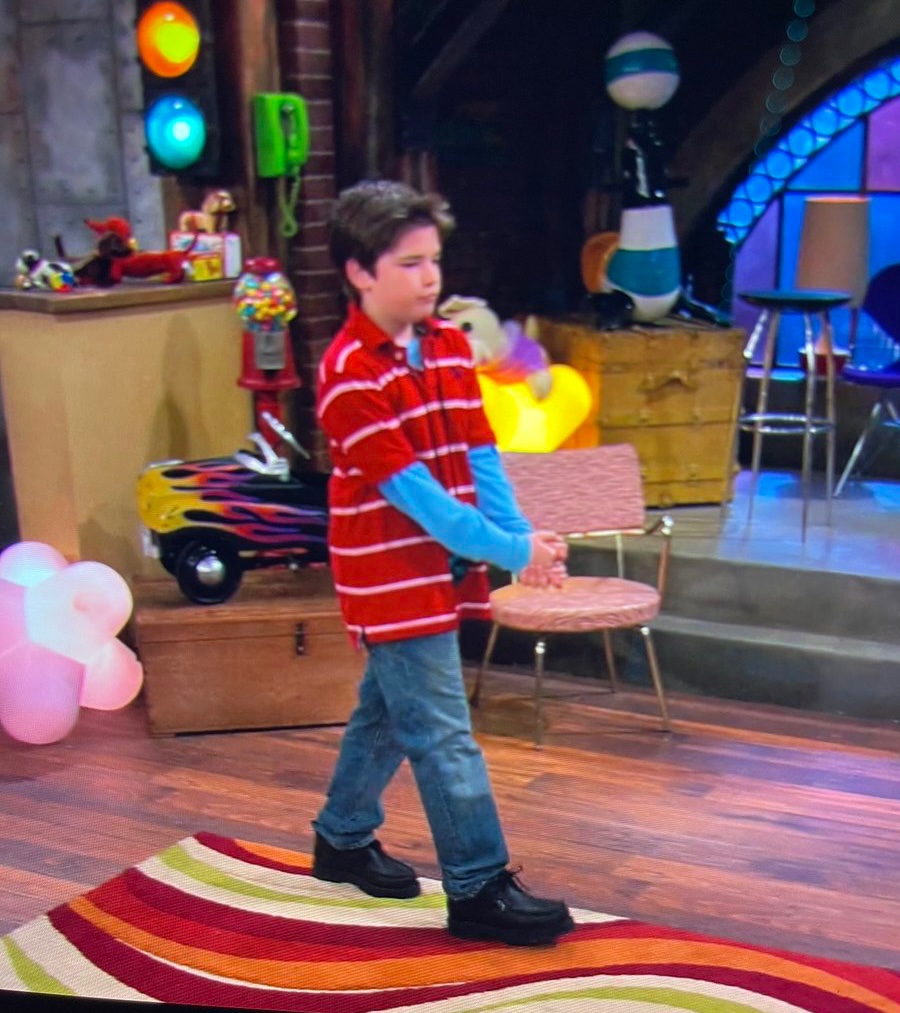 Ava_Glover's tweet photo. Nobody is talking enough about how insane Freddy’s shoes were https://t.co/YC48spNzR3