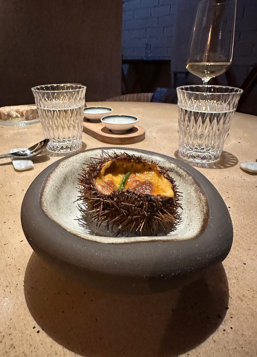 madrinomico's tweet photo. Nuevo descubrimiento: Amicitia, en C/Genova, con la chef Lucia Gravalos.  Vermú Ana Caballo.
#gastronomía #Madrid #hostelería #vermouth https://t.co/QYL7NjC9zT