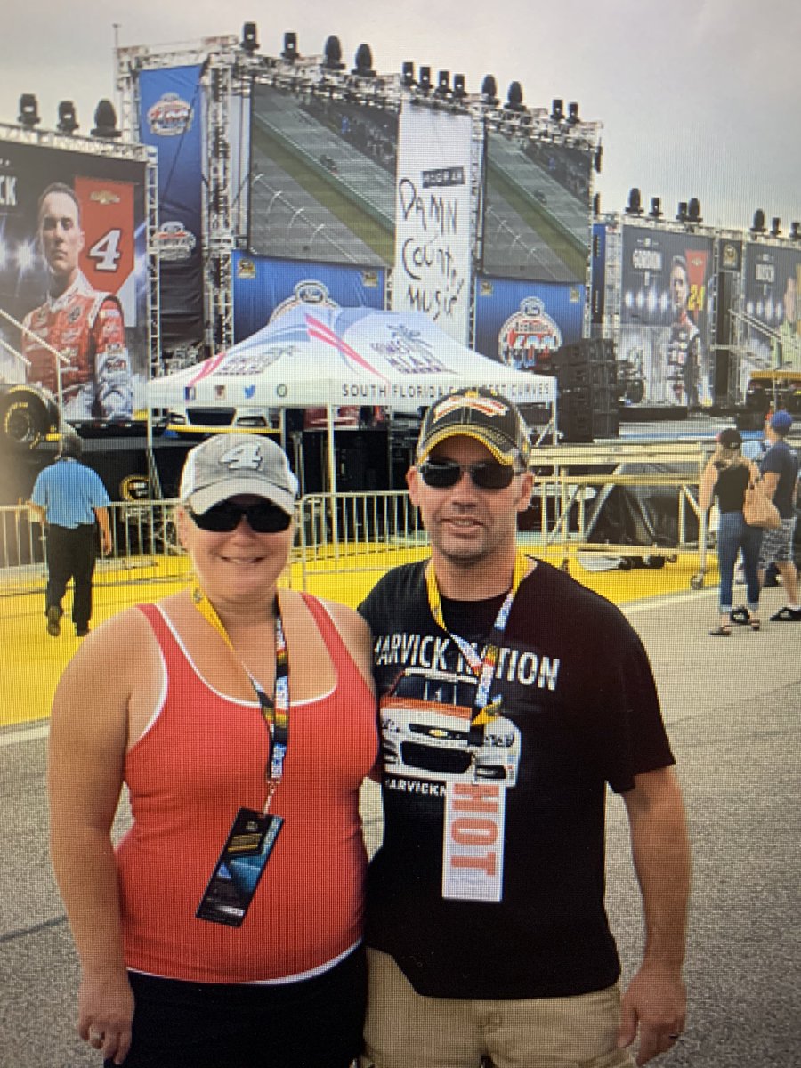 Raymccaughey1's tweet photo. @ATLMotorSpdwy @StewartHaasRcng #4EVER. My favourite Harvick moment is 2014 Homestead and his Champion but anytime we got to see him race live is great picture is from 2015 https://t.co/GUwqKWPKKp