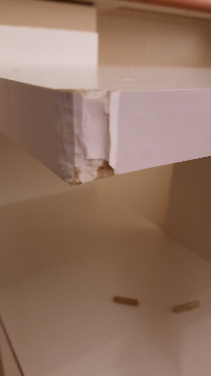 cotesanchez35's tweet photo. Aún no me responden por el escritorio blanco con 2 gavetas que compre y viene con partes rotas y parchadas @defabrica  @SERNAC https://t.co/i5QRBtjUrp
