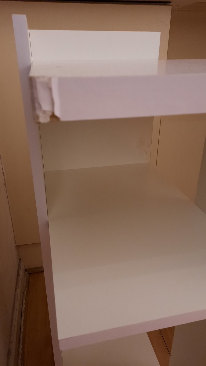 cotesanchez35's tweet photo. Aún no me responden por el escritorio blanco con 2 gavetas que compre y viene con partes rotas y parchadas @defabrica  @SERNAC https://t.co/i5QRBtjUrp