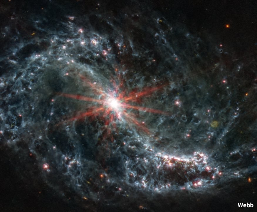 astro_jaz's tweet photo. NGC 7496: Hubble vs. Webb https://t.co/722OhWAa6K