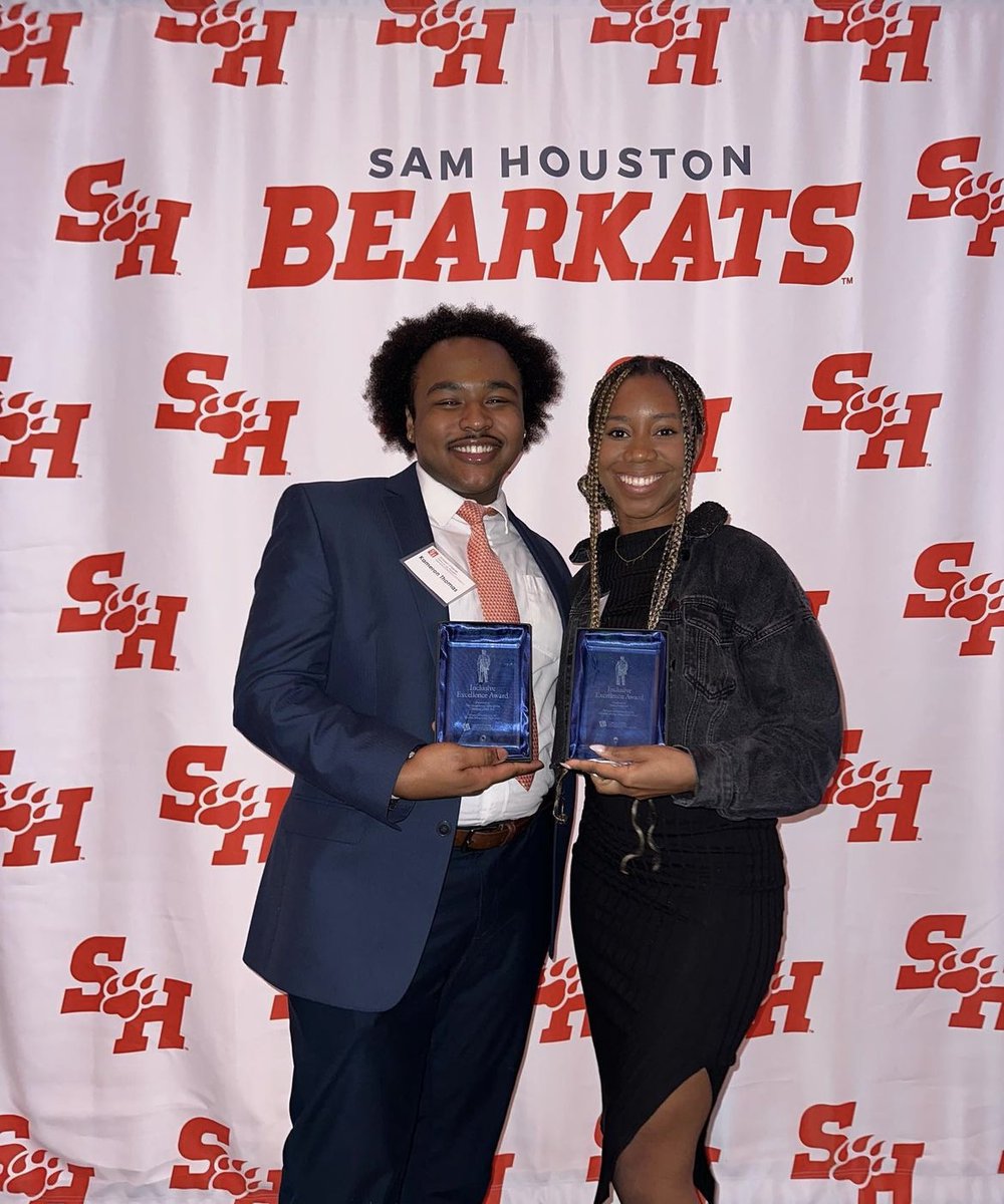 SHSU_Mass_Comm's tweet photo. Congratulations to Mass Comm student Kezia Frederick who was awarded the Student Inclusive Excellence Award for her work as the African American/Black Student Services Coordinator at @SHSUDiversity &amp; work as the president of the National Association of Black Journalists! https://t.co/UGsvKIivih
