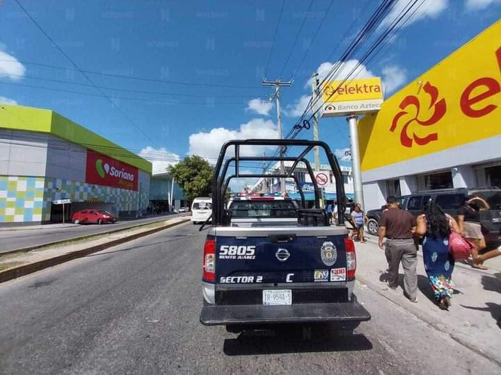 UNoticiasPuebla's tweet photo. #Viral | LE GANA DEMANDA A #ELEKTRA Y #EMBARGA LA TIENDA ⚖️👨‍⚖️

Un exempleado de Elektra acudió a la sucursal donde trabajaba en Cancún, Quintana Roo para embargar varios artículos tras ganar una demanda por despido injustificado. 

HILO 🧵👇 https://t.co/asLNvbQaoo